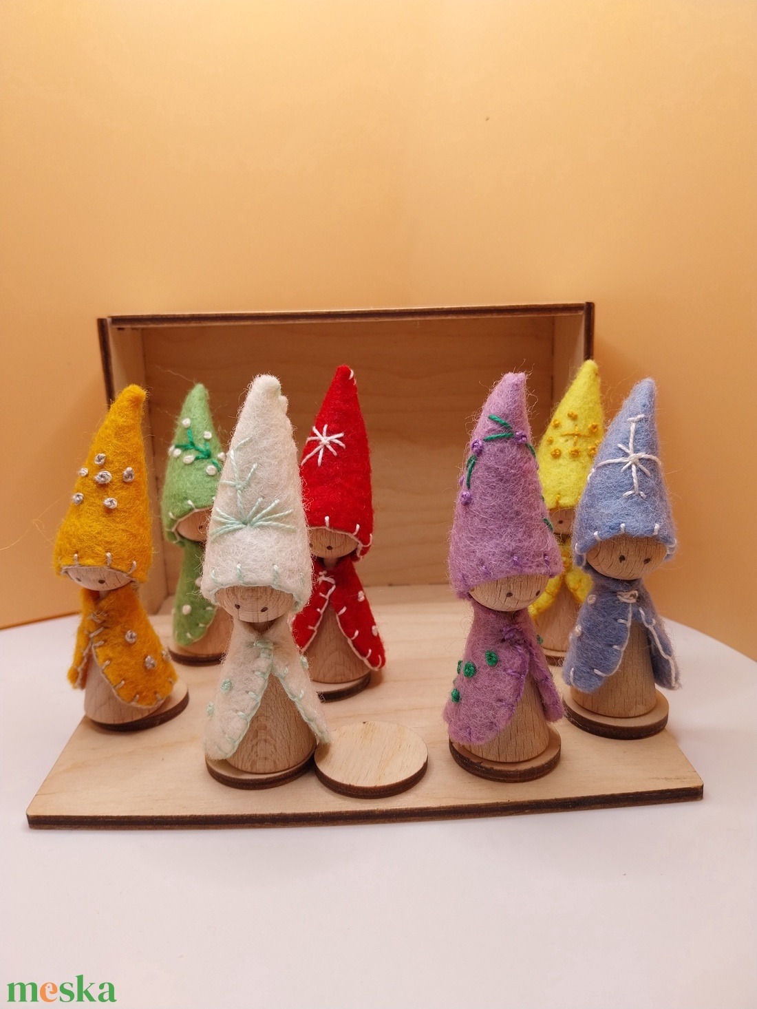 Hét napjai waldorf törpék dobozkában - játék & sport - készségfejlesztő és logikai játék - montessori szivárvány, waldorf játékok - Meska.hu