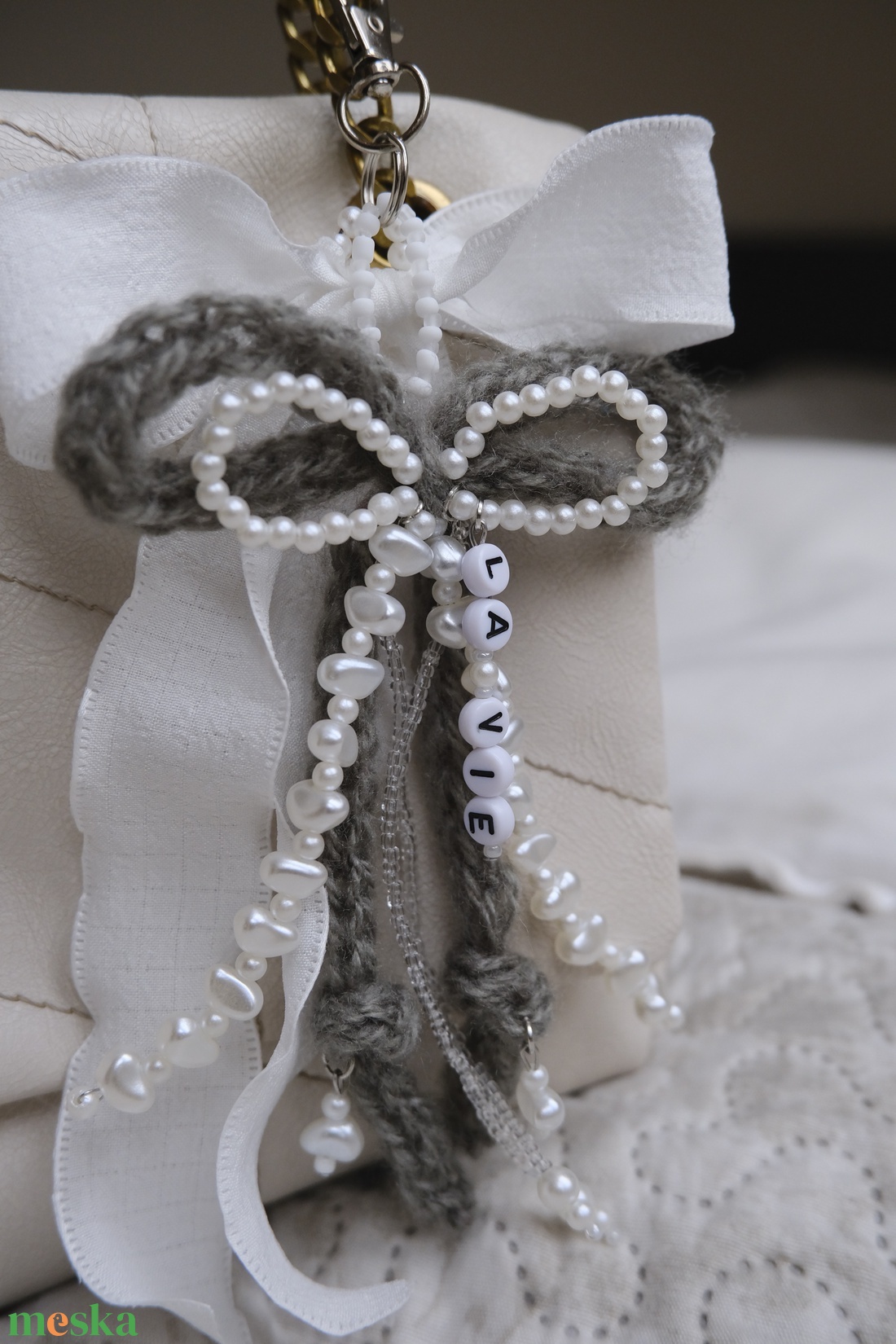 Táska charm vagy kulcstartó szürke színben - táska & tok - kulcstartó & táskadísz - kulcstartó - Meska.hu