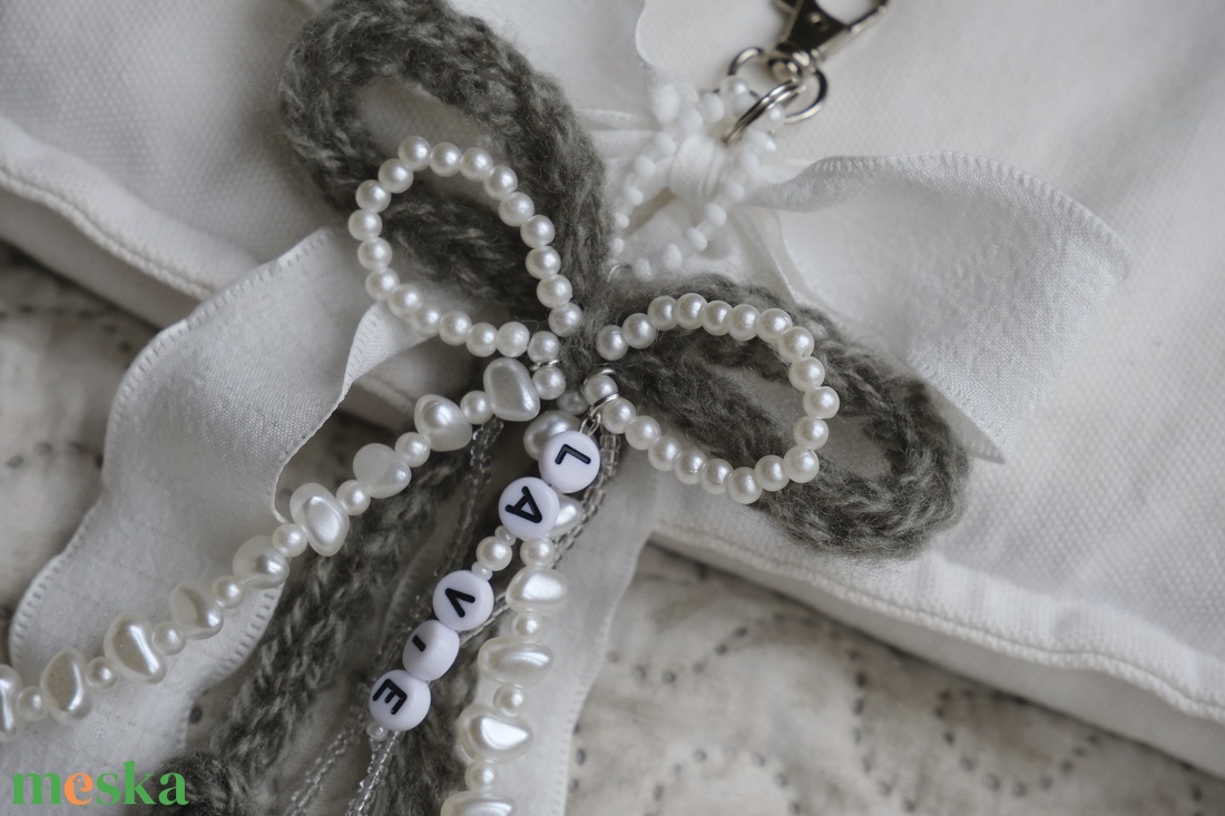 Táska charm vagy kulcstartó szürke színben - táska & tok - kulcstartó & táskadísz - kulcstartó - Meska.hu