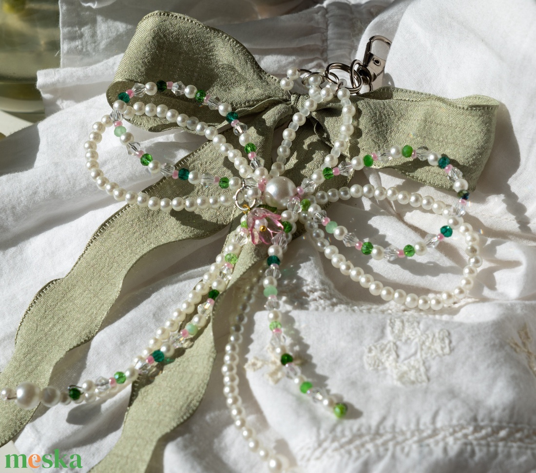 Táska charm vagy kulcstartó zöld színben - táska & tok - kulcstartó & táskadísz - táskaakasztó - Meska.hu