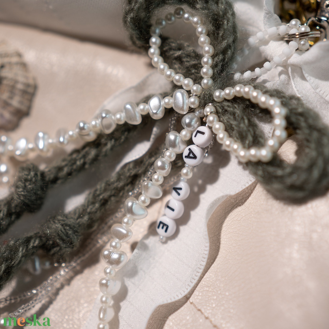 Táska charm vagy kulcstartó szürke színben - táska & tok - kulcstartó & táskadísz - kulcstartó - Meska.hu