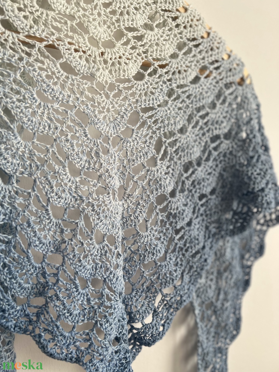 Színátmenetes horgolt kendő - ruha & divat - sál, sapka, kendő - vállkendő - Meska.hu