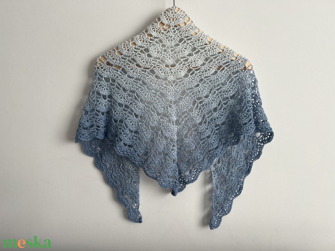 Színátmenetes horgolt kendő - ruha & divat - sál, sapka, kendő - vállkendő - Meska.hu