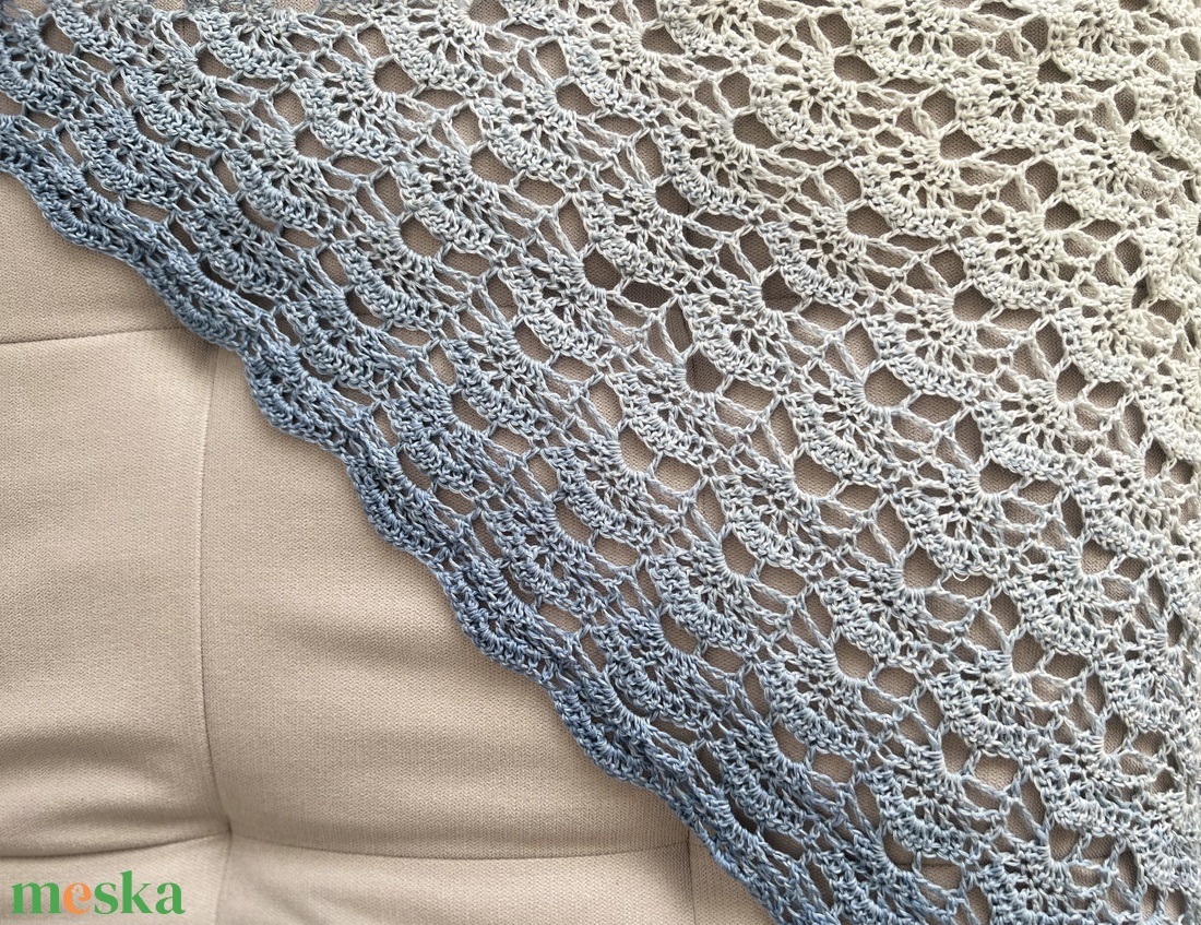 Színátmenetes horgolt kendő - ruha & divat - sál, sapka, kendő - vállkendő - Meska.hu