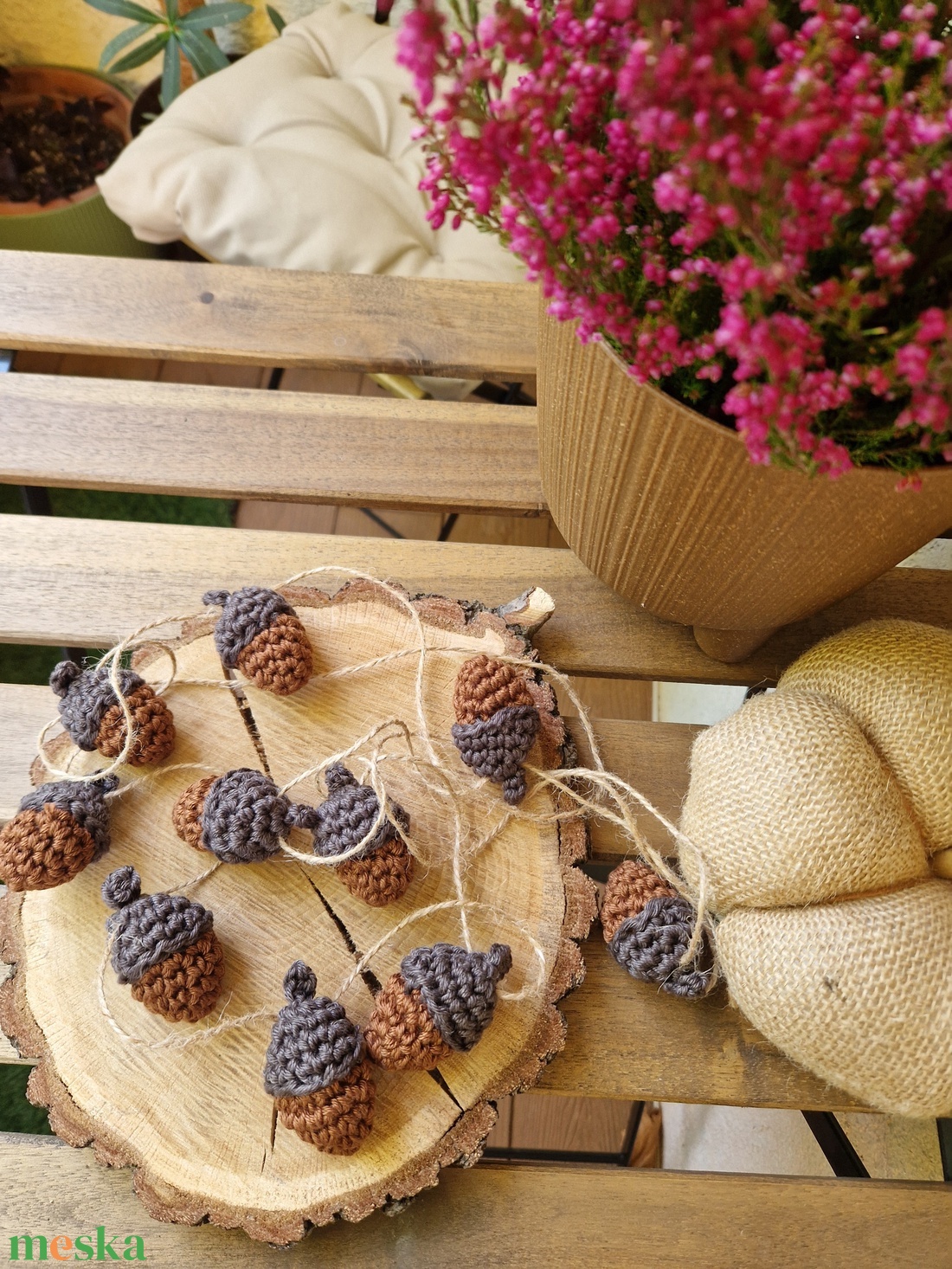 Horgolt makkos füzér - otthon & életmód - dekoráció - fali és függő dekoráció - girland, zászlófűzér - Meska.hu