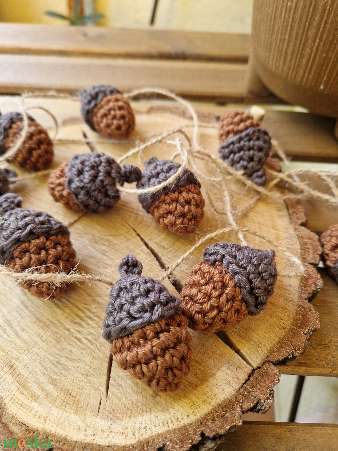 Horgolt makkos füzér - otthon & életmód - dekoráció - fali és függő dekoráció - girland, zászlófűzér - Meska.hu