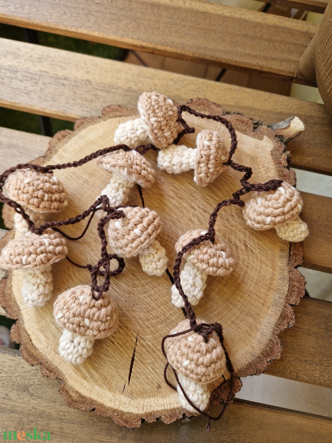Horgolt gombás füzér - otthon & életmód - dekoráció - fali és függő dekoráció - girland, zászlófűzér - Meska.hu