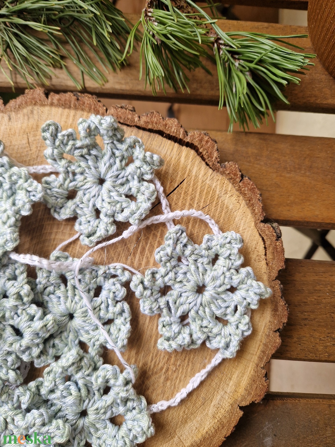 Horgolt hópelyhes füzér - karácsony - karácsonyi lakásdekoráció - karácsonyi lakásdíszek - Meska.hu