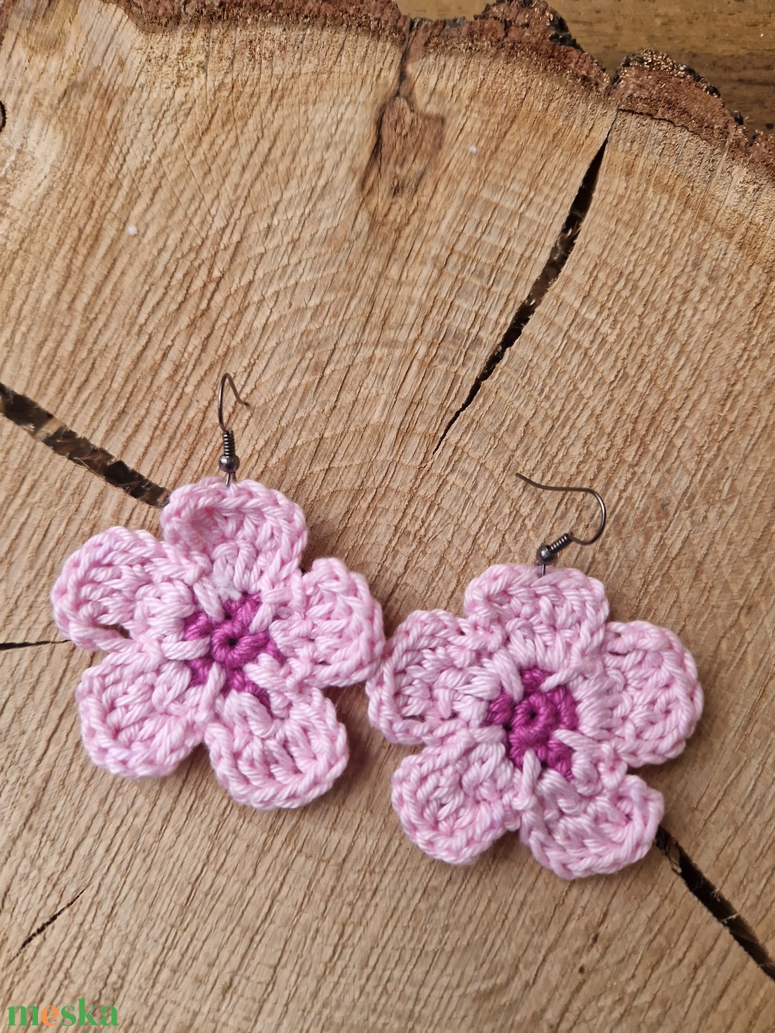 Horgolt cseresznyevirágos fülbevaló - ékszer - fülbevaló - fülékszer - Meska.hu
