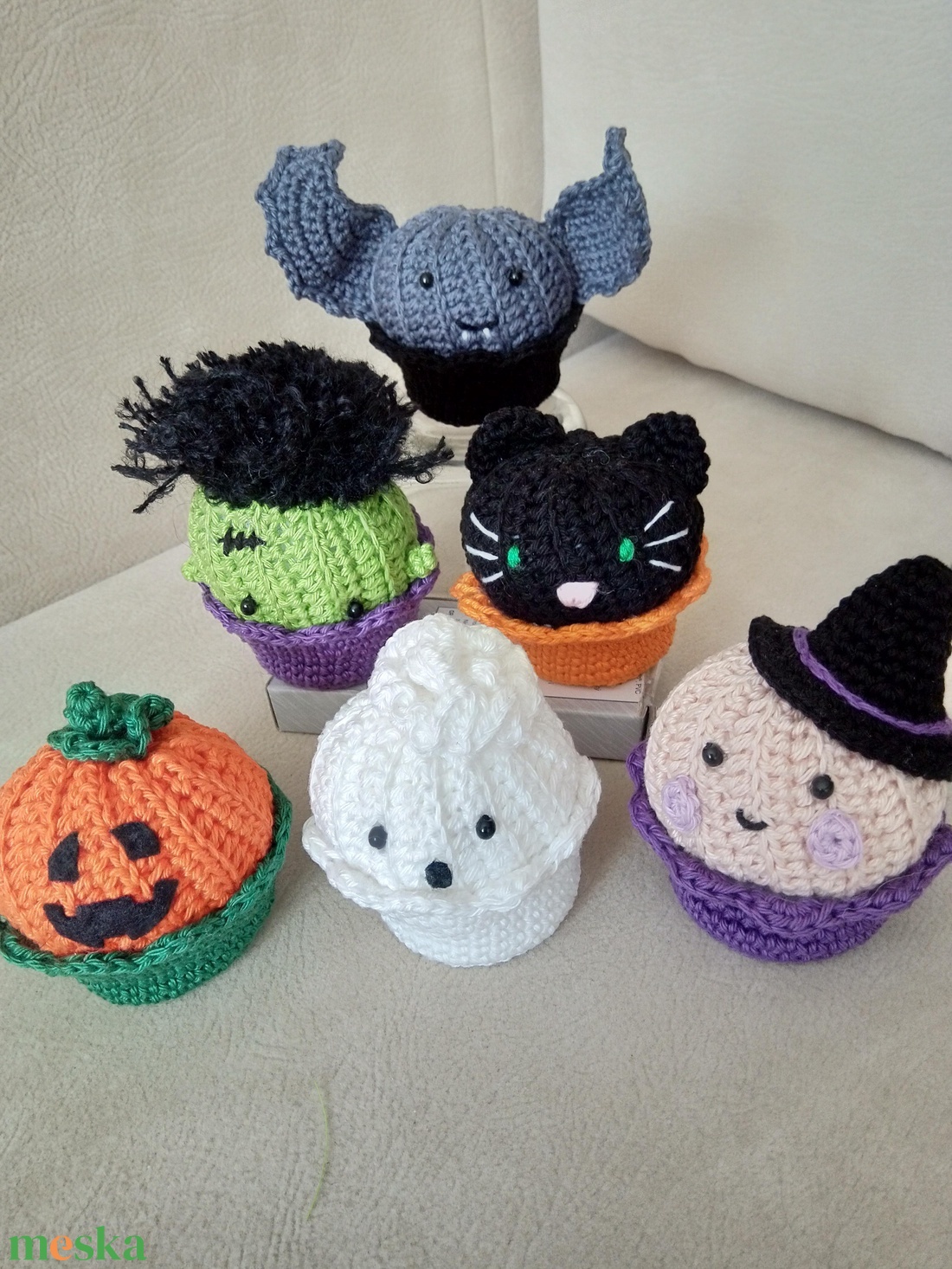 HALLOVEEN MUFFINOK (különféle mintákkal) - otthon & életmód - dekoráció - halloween - halloweeni figurák - Meska.hu HALLOVEEN MUFFINOK (különféle mintákkal) - otthon & életmód - dekoráció - halloween - halloweeni figurák - Meska.hu