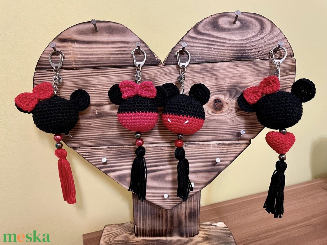 Horgolt Minnie és Mickey egér kulcstartók - táska & tok - kulcstartó & táskadísz - kulcstartó - Meska.hu Horgolt Minnie és Mickey egér kulcstartók - táska & tok - kulcstartó & táskadísz - kulcstartó - Meska.hu