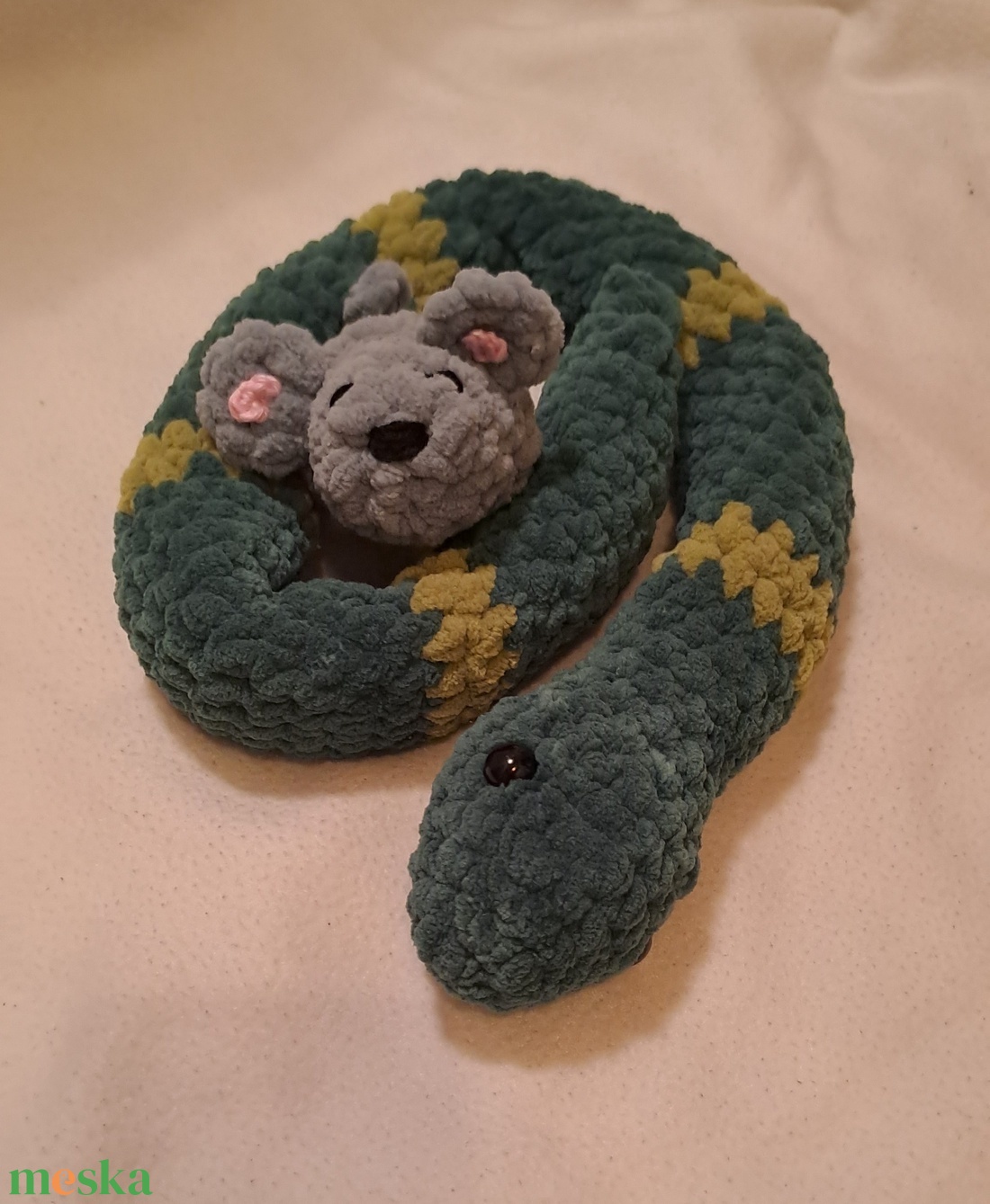 Horgolt plüss kígyó egérrel - játék & sport - plüssállat & játékfigura - más figura - Meska.hu