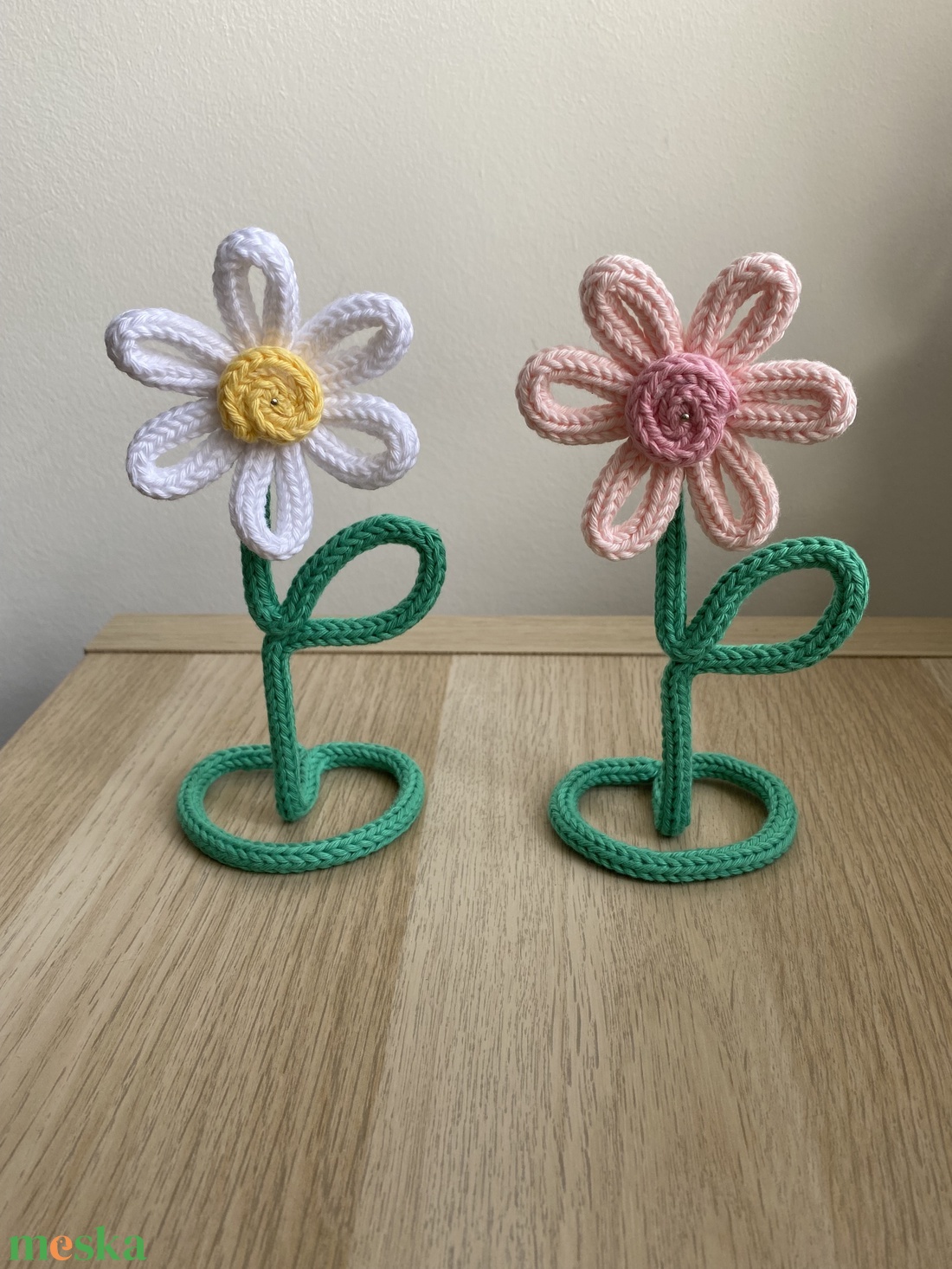 Fonalvirág - otthon & életmód - virágdekoráció - virágdíszek - asztali virágdísz - Meska.hu