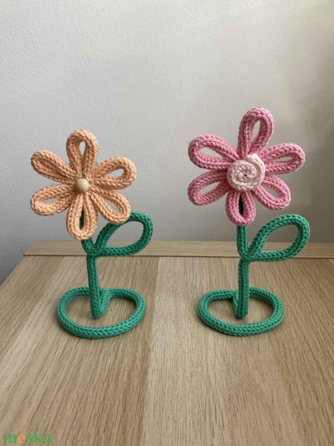 Fonalvirág - otthon & életmód - virágdekoráció - virágdíszek - asztali virágdísz - Meska.hu