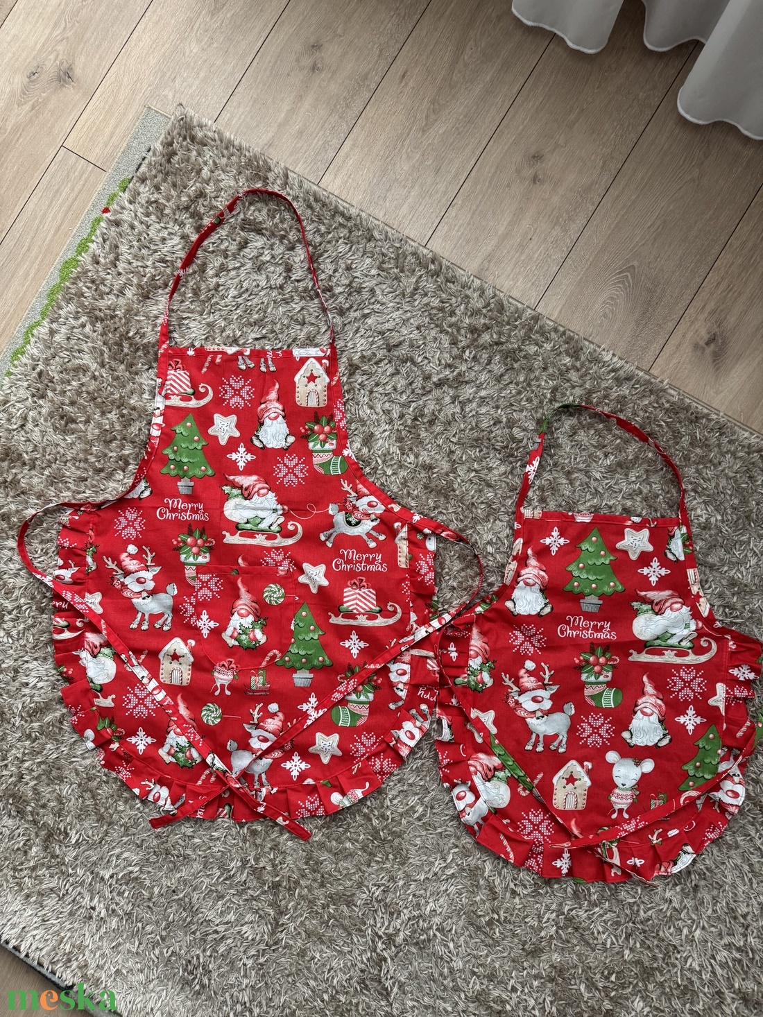 Karácsonyi kötény szett (anya/apa-lánya/fia vagy testvér szettek) - otthon & életmód - konyhafelszerelés, tálalás - konyhai textil - kötény - Meska.hu