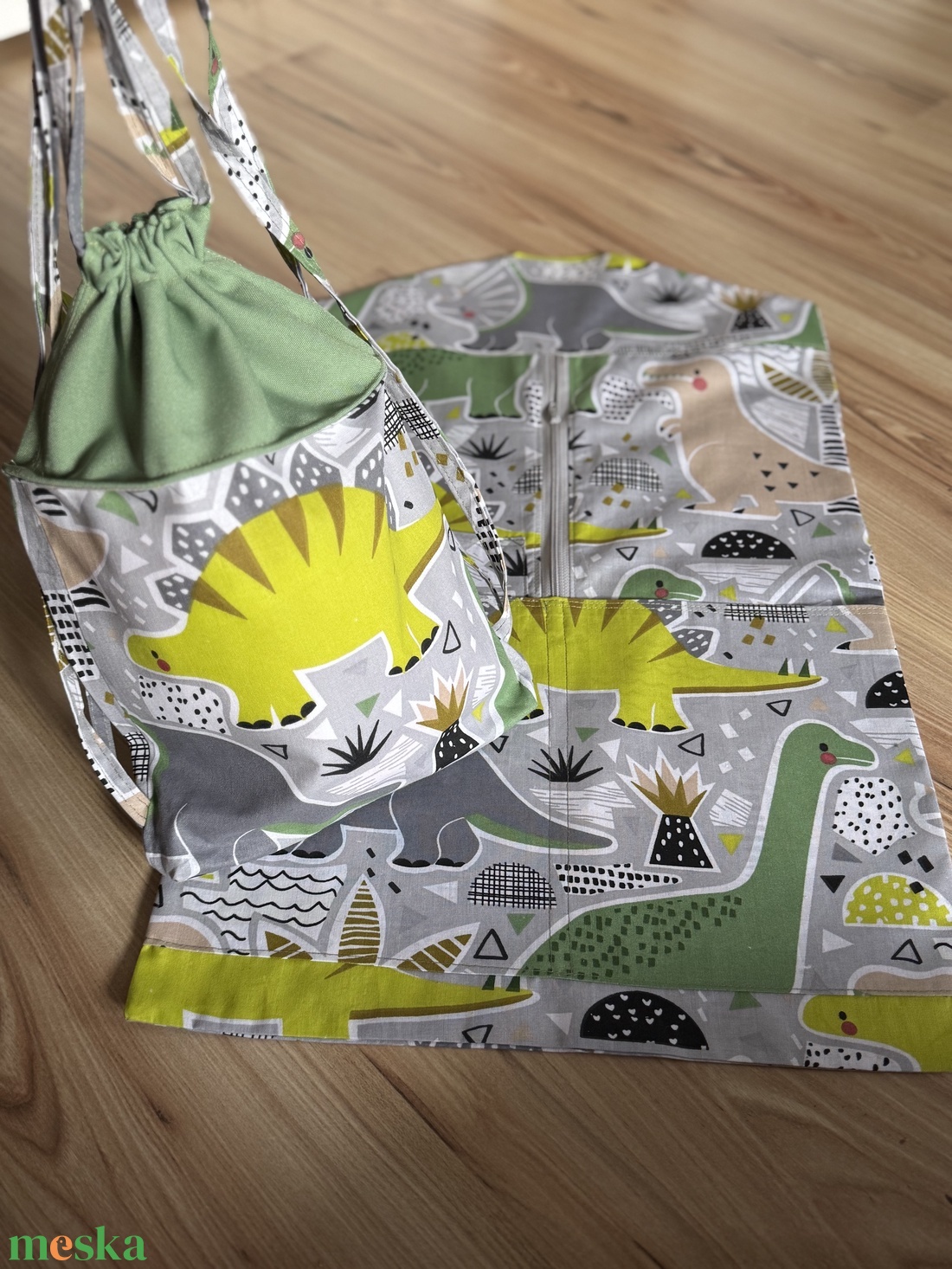 Dínó mintás ovis zsák és tornazsák szettben - játék & sport - ovis felszerelés - ovis szett - Meska.hu