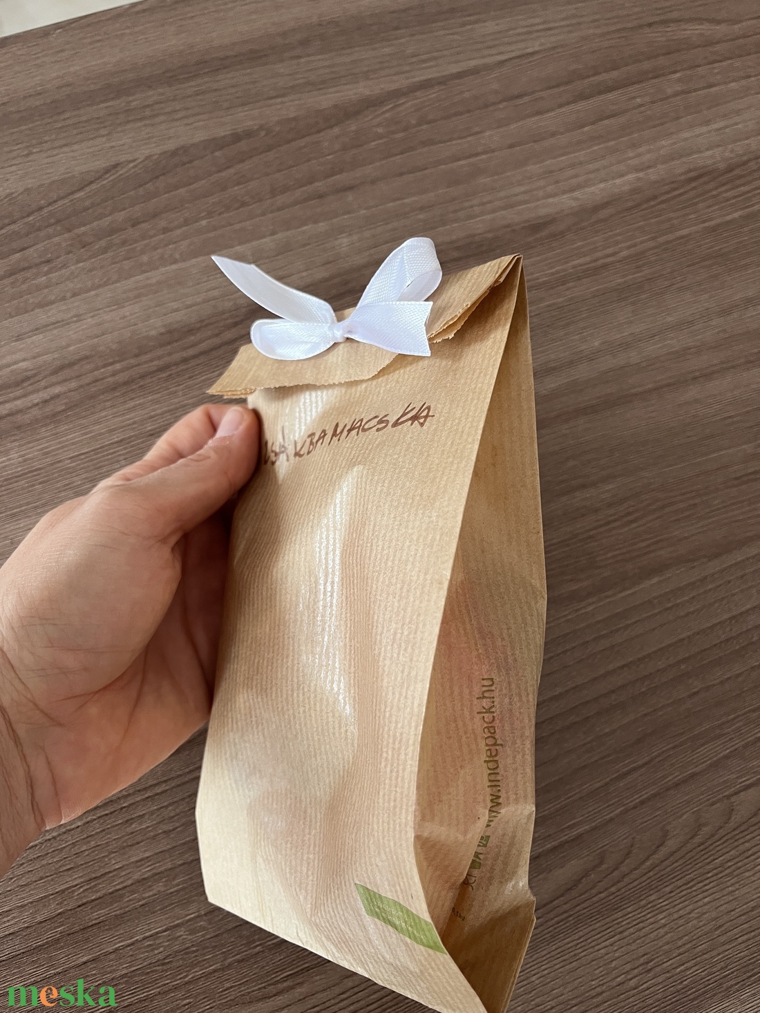 Horgolt zsákbamacska - kicsi - otthon & életmód - tárolás & rendszerezés - íróasztali tároló - Meska.hu