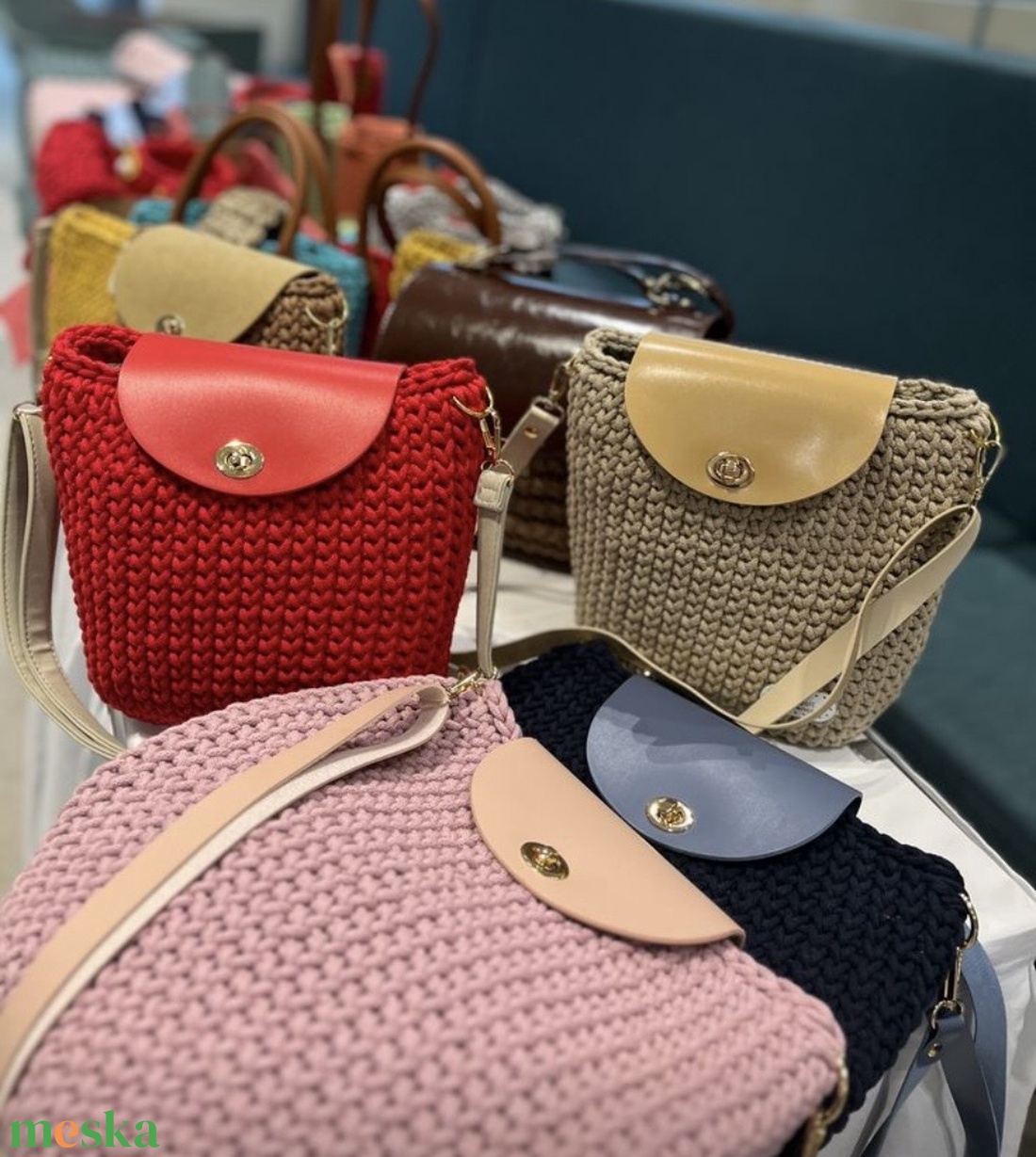 Közepes horgolt v�lltáska - táska & tok - kézitáska & válltáska - válltáska - Meska.hu