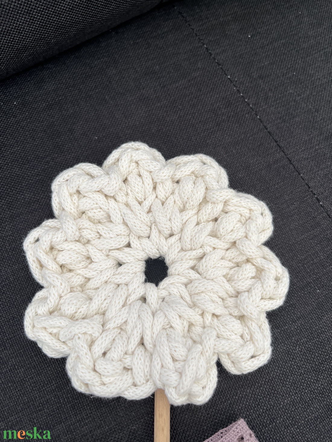 Horgolt virág - otthon & életmód - virágdekoráció - virágok - szálas virág - Meska.hu