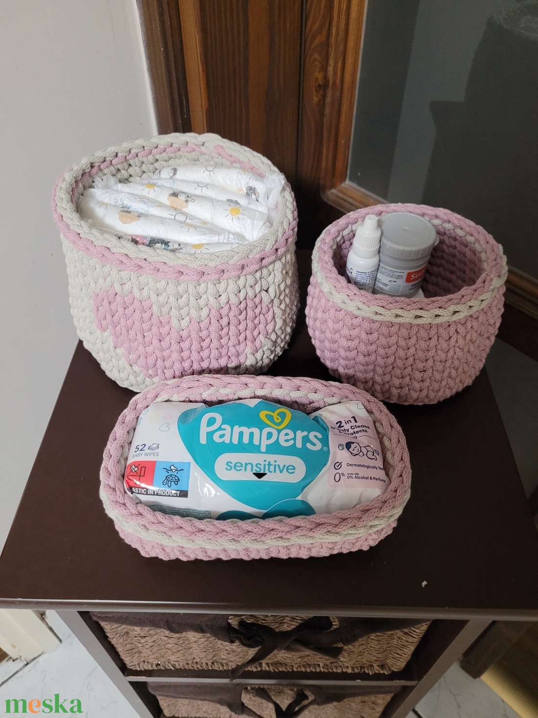 Horgolt kosarak-rózsa - otthon & életmód - dekoráció - asztal és polc dekoráció - horgolt & csipketerítő - Meska.hu