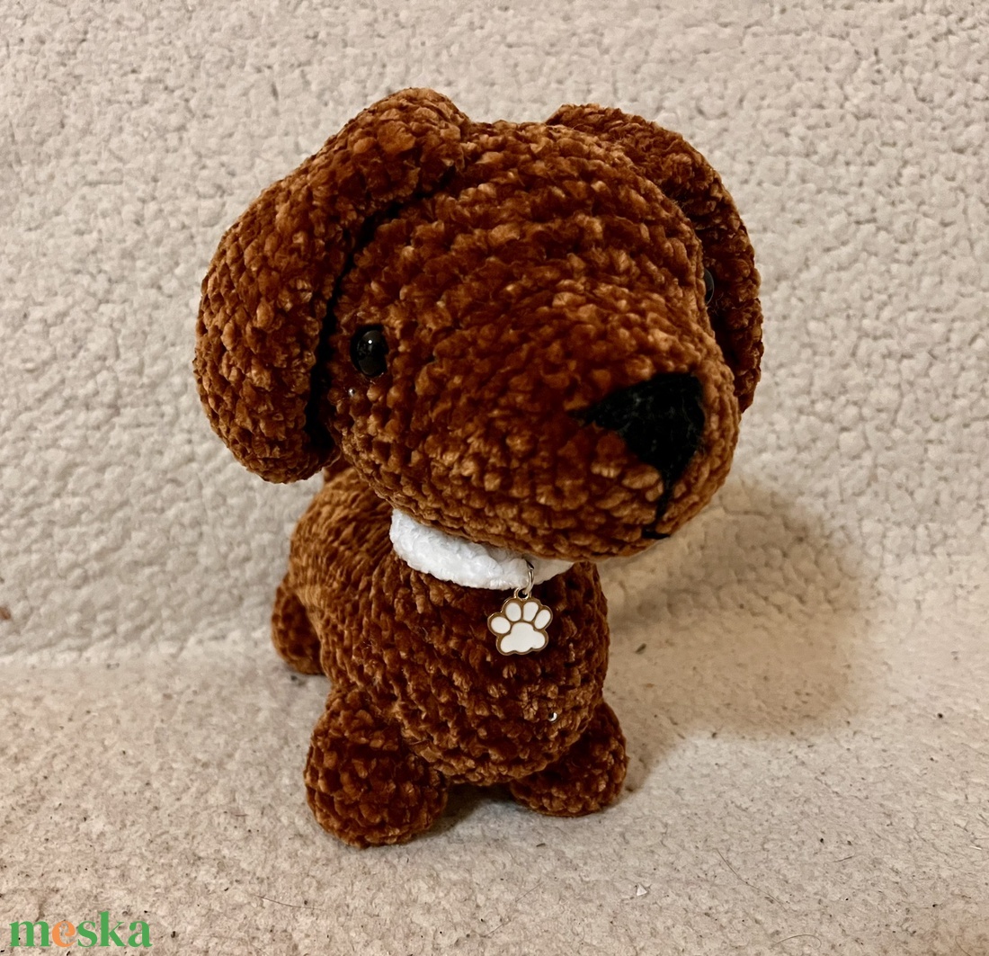 Horgolt zsenília tacsi - játék & sport - plüssállat & játékfigura - kutya - Meska.hu