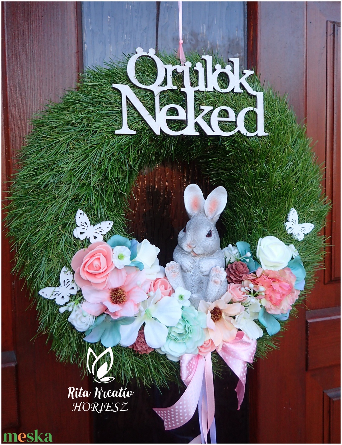 Tavaszi nyuszis műfű koszorún - otthon & életmód - dekoráció - ajtó- és ablak dekoráció - ajtódísz & kopogtató - Meska.hu