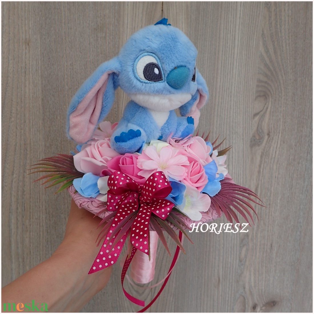 Ballagási csokor Stitch plüssel - otthon & életmód - virágdekoráció - virágok - virágcsokor - Meska.hu