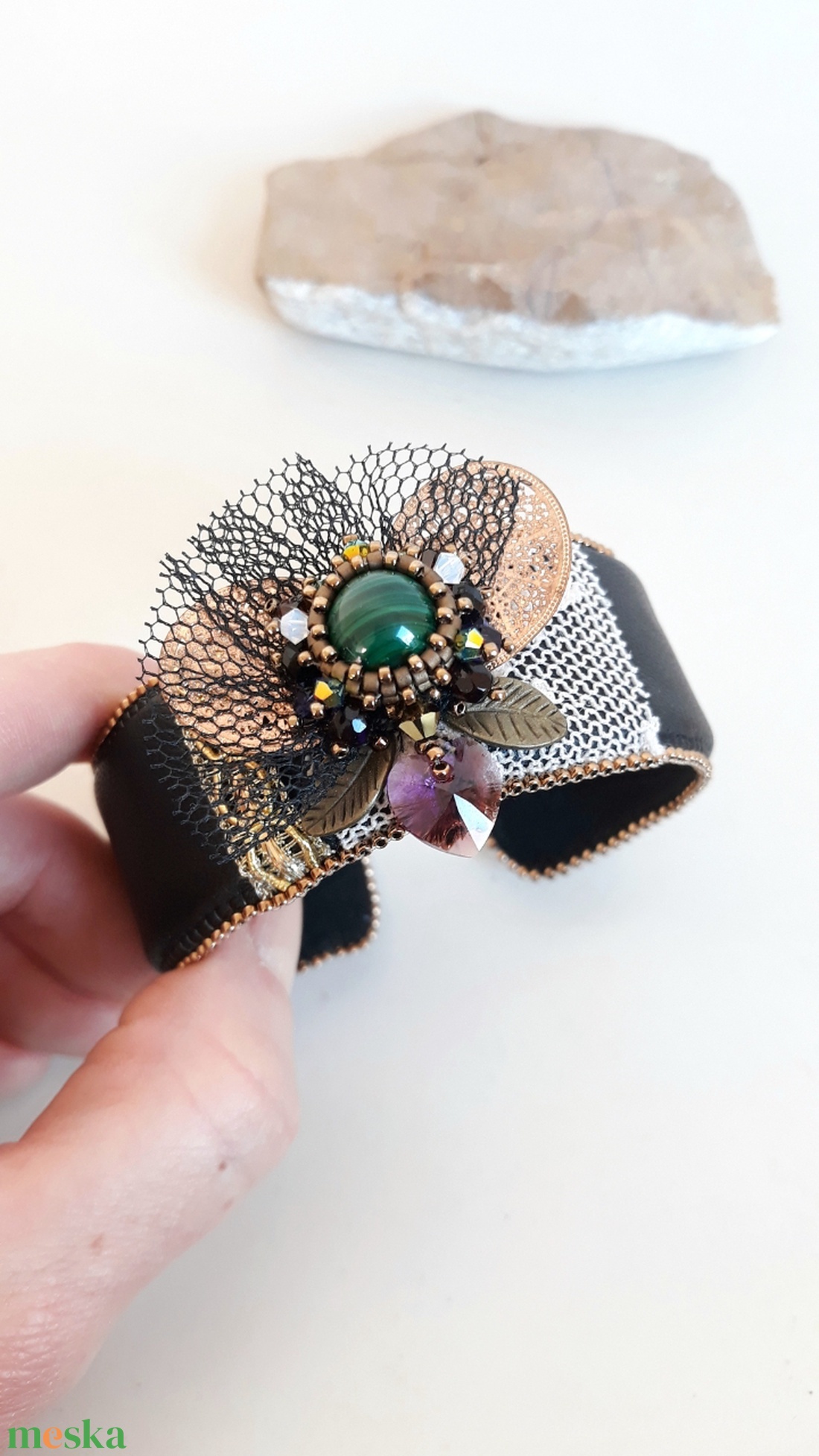 Malachit Swarovski Bőr karkötő - ékszer - karkötő - széles karkötő - Meska.hu Malachit Swarovski Bőr karkötő - ékszer - karkötő - széles karkötő - Meska.hu