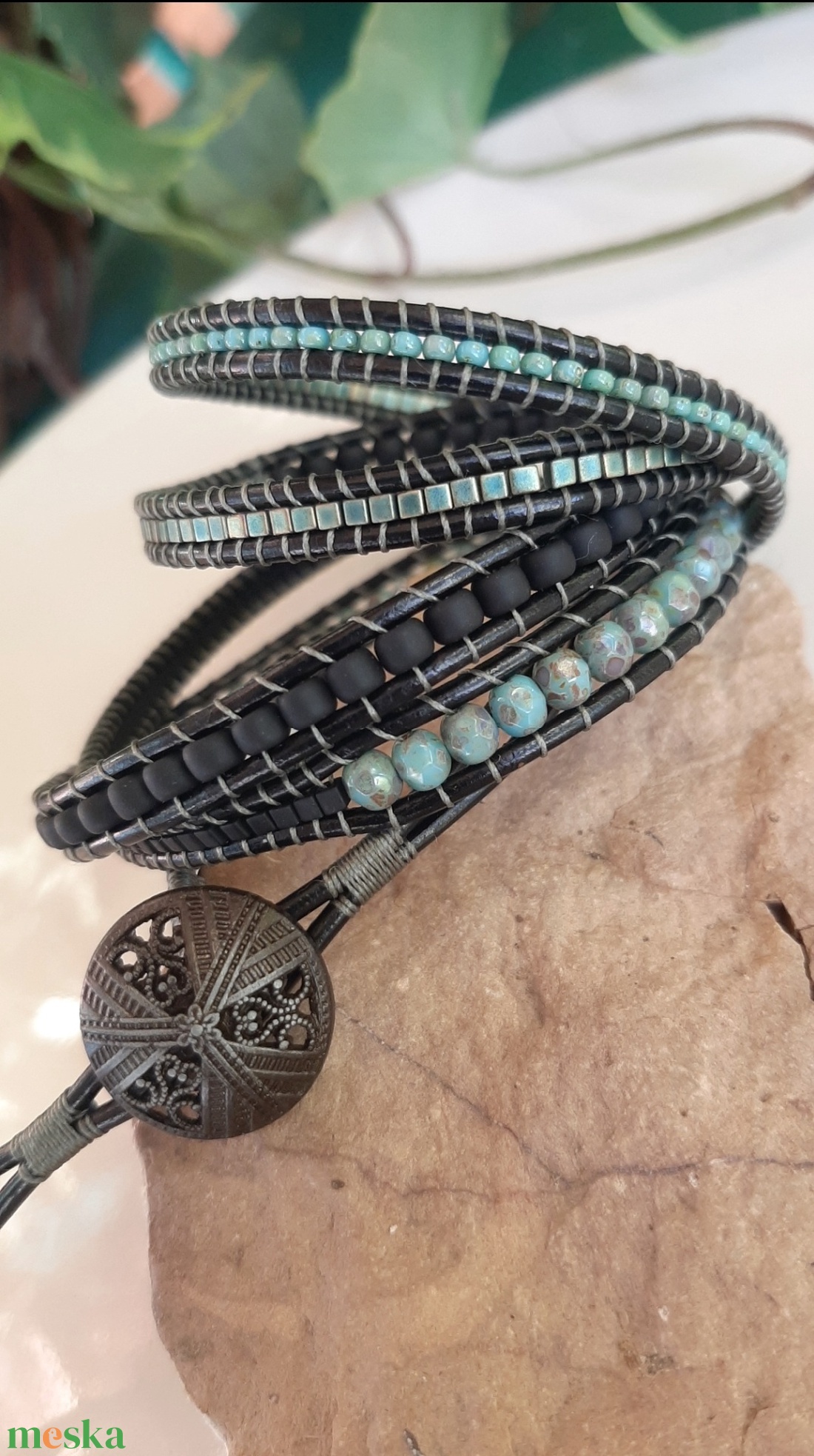 Wrap karkötő - fekete kék - ékszer - karkötő - gyöngyös karkötő - Meska.hu