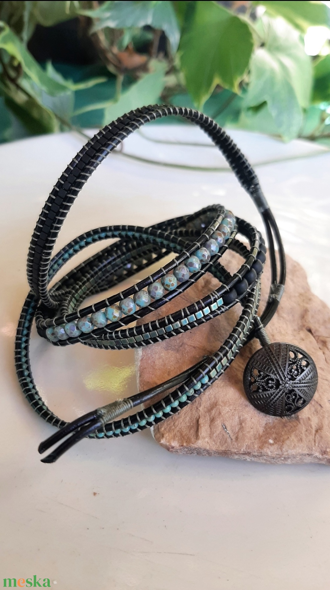 Wrap karkötő - fekete kék - ékszer - karkötő - gyöngyös karkötő - Meska.hu