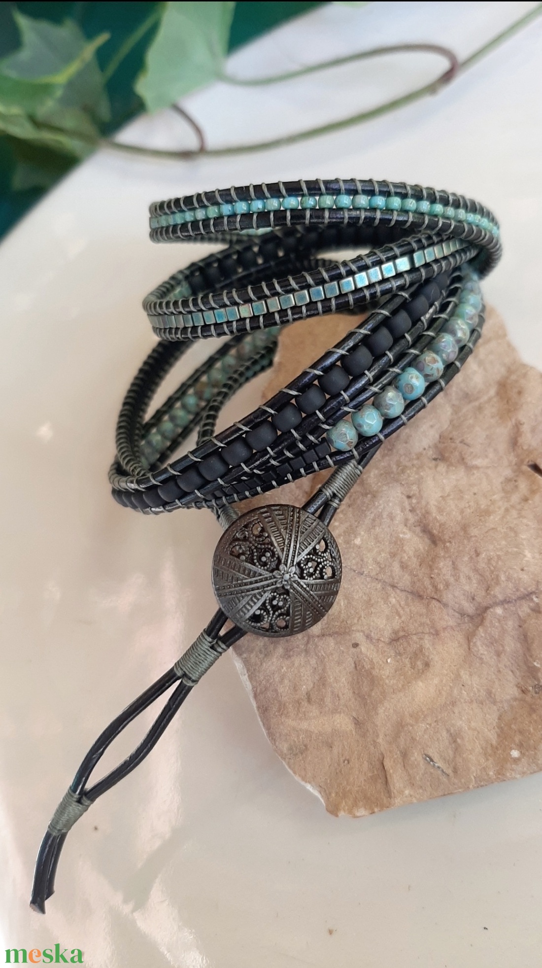 Wrap karkötő - fekete kék - ékszer - karkötő - gyöngyös karkötő - Meska.hu