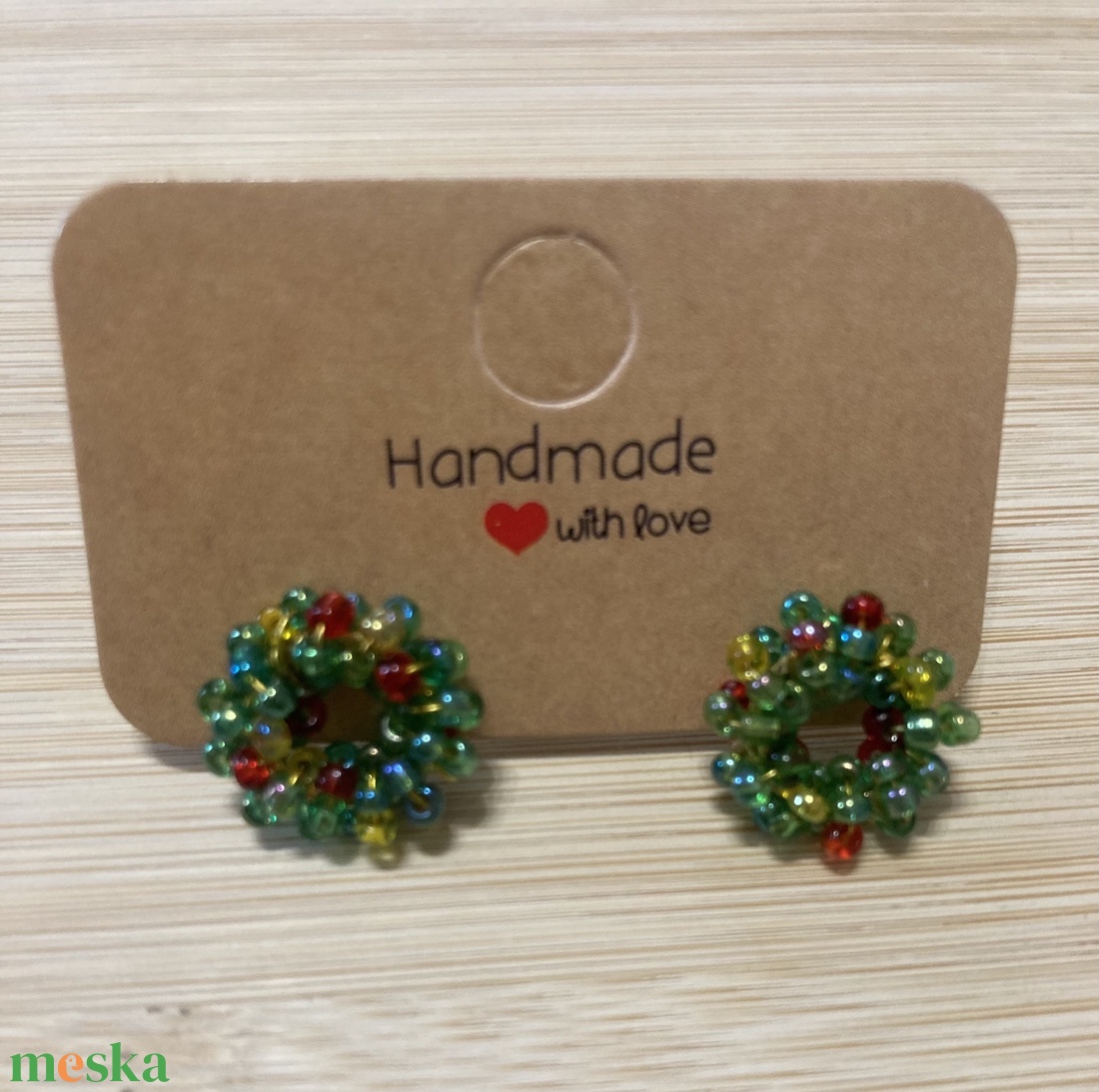Színes, karácsonyi koszorú fülbevaló - ékszer - fülbevaló - pötty fülbevaló - Meska.hu