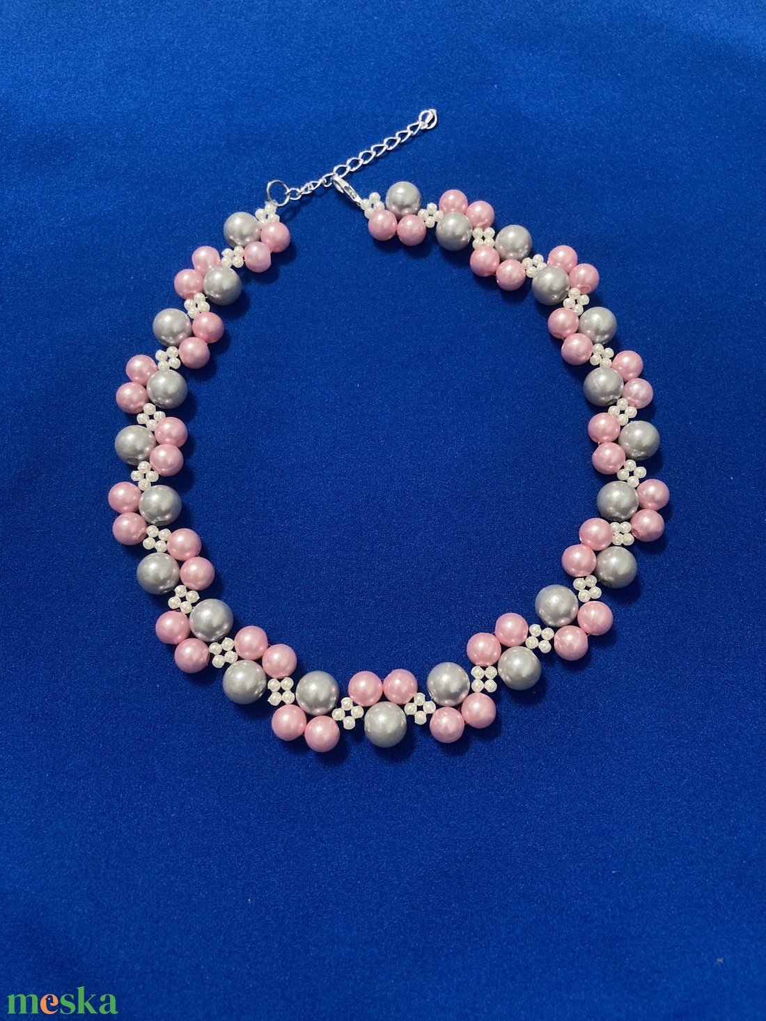 Elegáns, szürke-rózsaszín-fehér, gyöngy nyaklánc - ékszer - nyaklánc - gyöngyös nyaklánc - Meska.hu