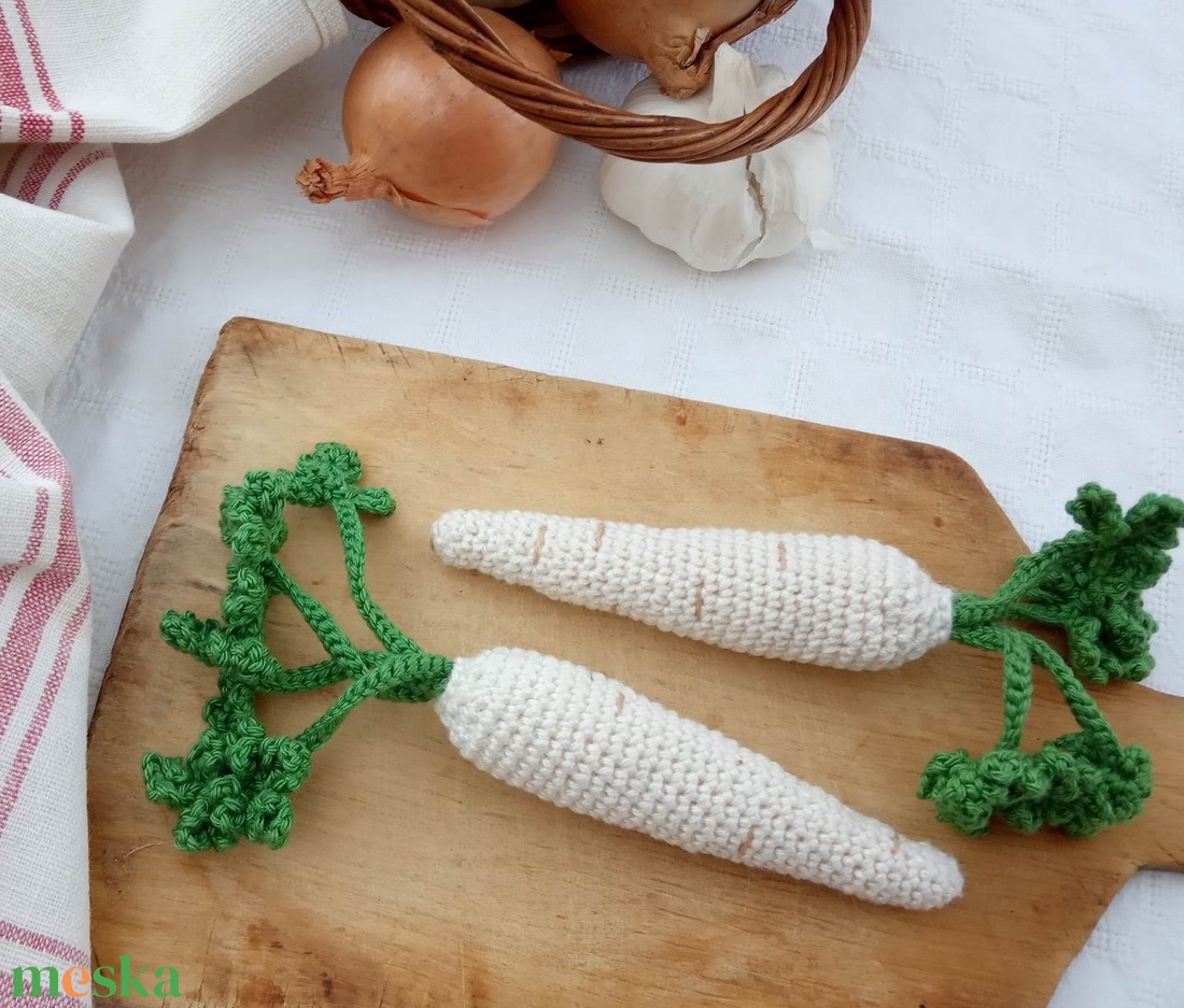 Horgolt fehérrépa  - játék & sport - szerepjáték - Meska.hu