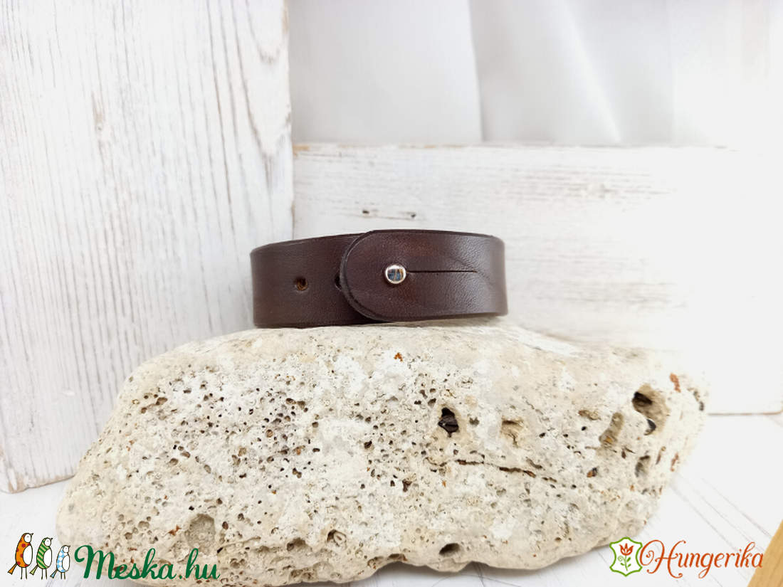 Sötétbarna bőr karkötő - ékszer - karkötő - karperec - Meska.hu