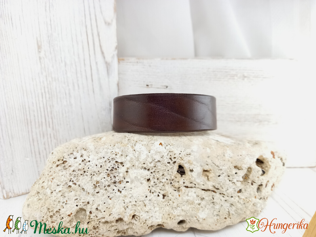 Sötétbarna bőr karkötő - ékszer - karkötő - karperec - Meska.hu