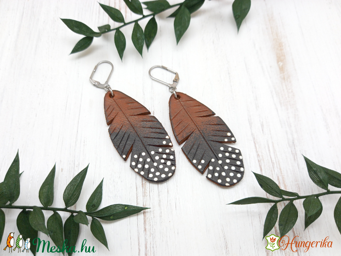 Madártoll bőr fülbevaló - ékszer - fülbevaló - lógó fülbevaló - Meska.hu