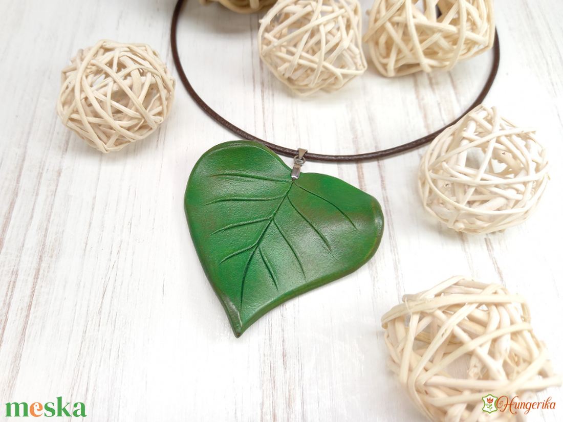 Bőr levél medál - ékszer - nyaklánc - medál - Meska.hu
