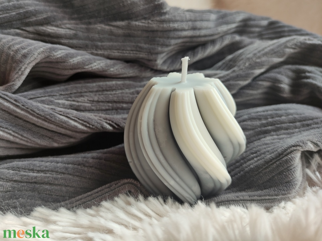 Színátmenetes csavart dekor gyertya - szürke/fehér - szójaviasz - otthon & életmód - gyertya, illat, aroma - gyertya - Meska.hu