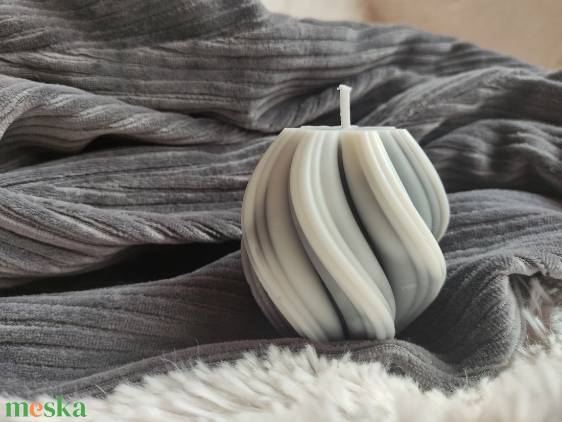 Színátmenetes csavart dekor gyertya - szürke/fehér - szójaviasz - otthon & életmód - gyertya, illat, aroma - gyertya - Meska.hu