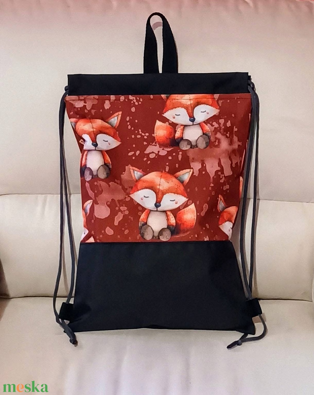 Egyedi fekete rókás vízálló hátizsák - táska & tok - hátizsák - hátizsák - Meska.hu