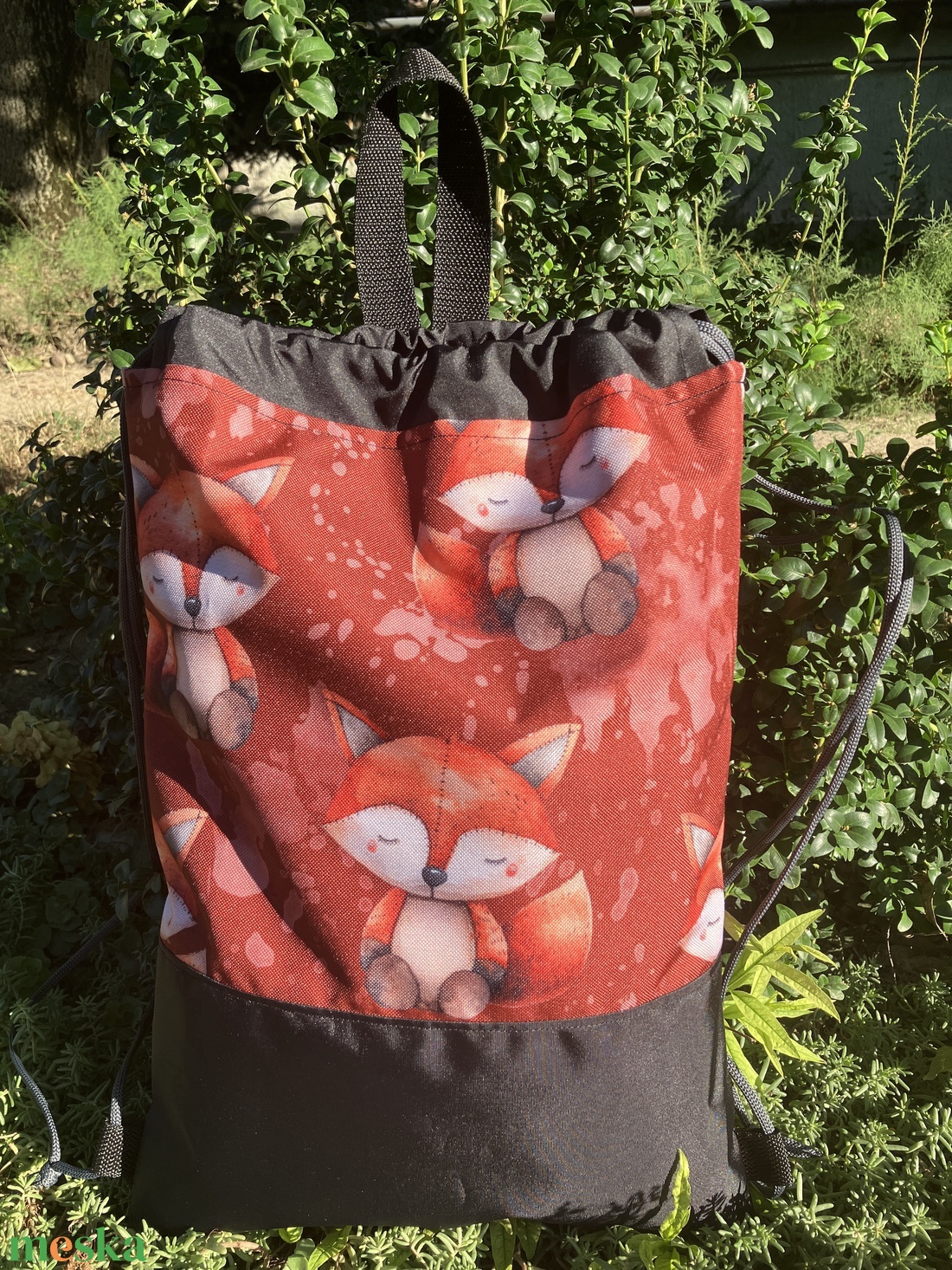 Egyedi fekete rókás vízálló hátizsák - táska & tok - hátizsák - hátizsák - Meska.hu