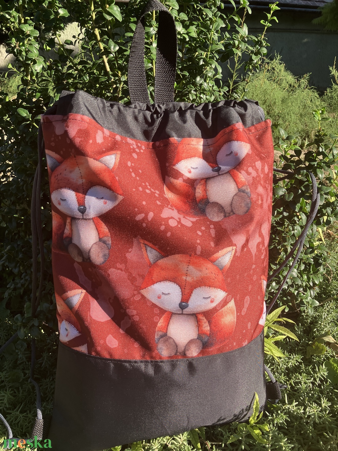 Egyedi fekete rókás vízálló hátizsák - táska & tok - hátizsák - hátizsák - Meska.hu