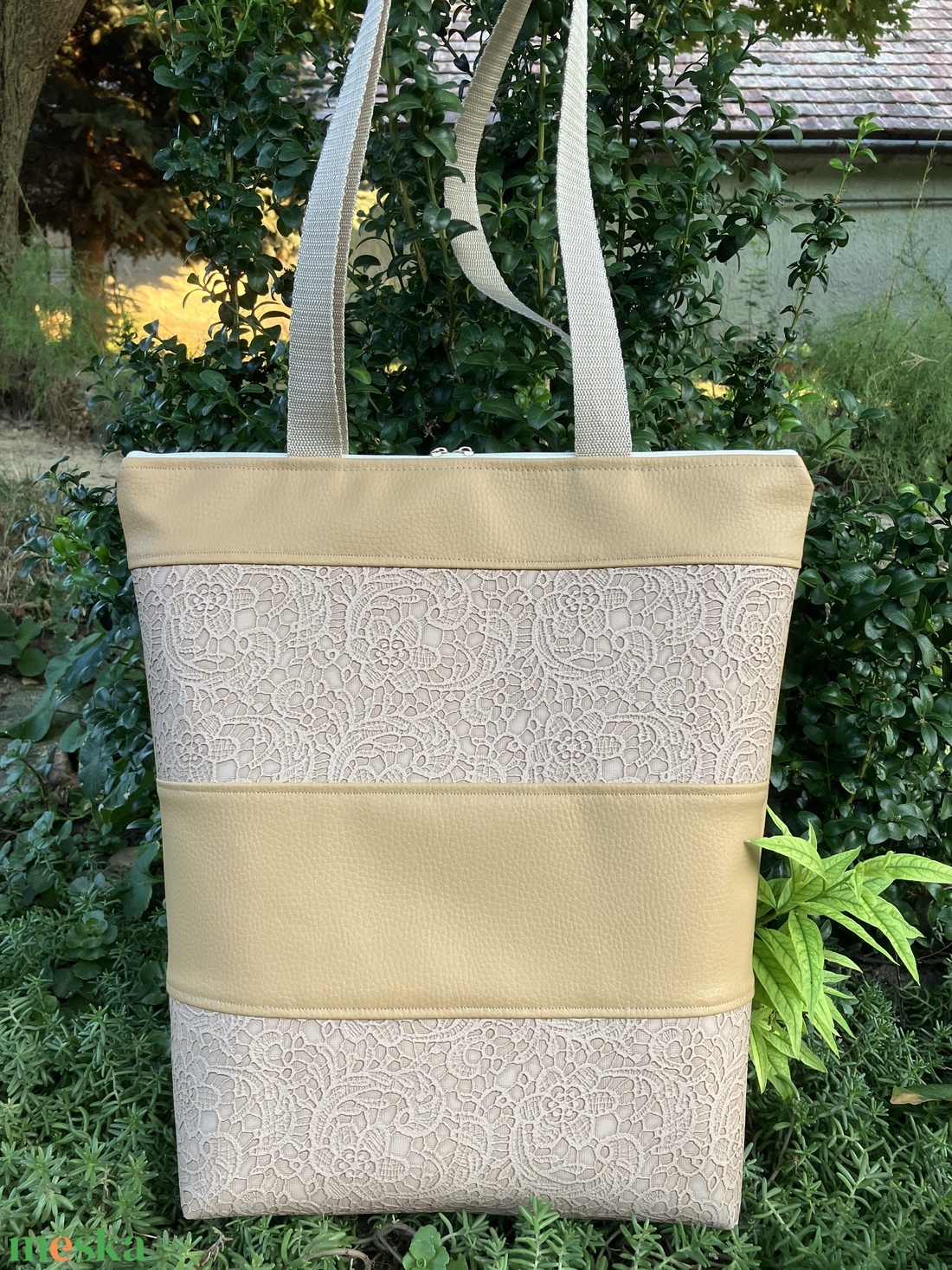 Egyedi barna csipkés műbőr alkalmi válltáska  - táska & tok - kézitáska & válltáska - válltáska - Meska.hu