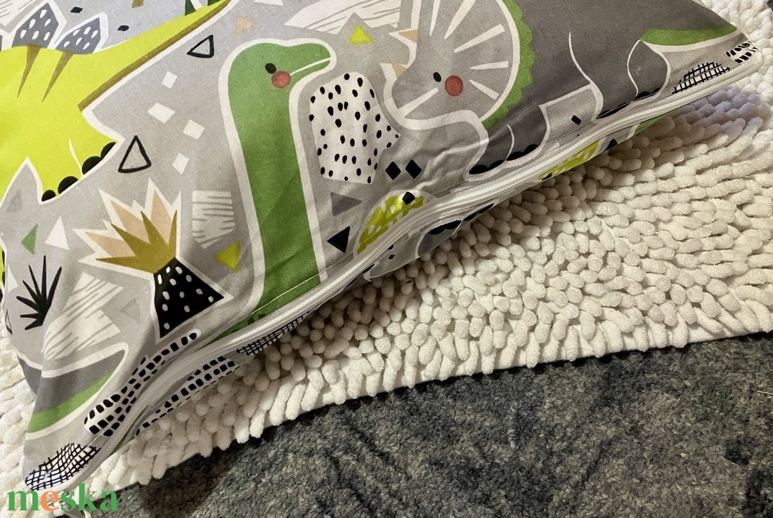 Dinoszaurusz mintás párna - baba - mama - babaszoba dekoráció - gyerek díszpárna - Meska.hu