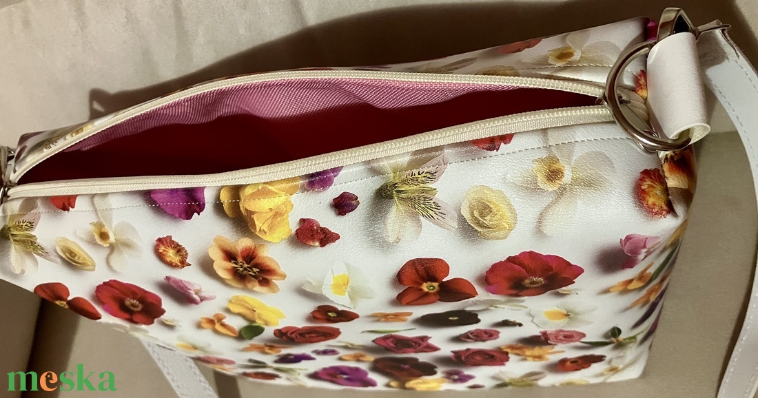 Egyedi tavaszi virágos műbőr crossbody táska - táska & tok - kézitáska & válltáska - vállon átvethető táska - Meska.hu
