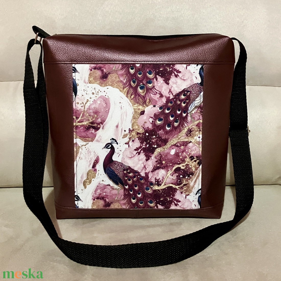 Egyedi bordó páva mintás oldaltáska - táska & tok - kézitáska & válltáska - vállon átvethető táska - Meska.hu