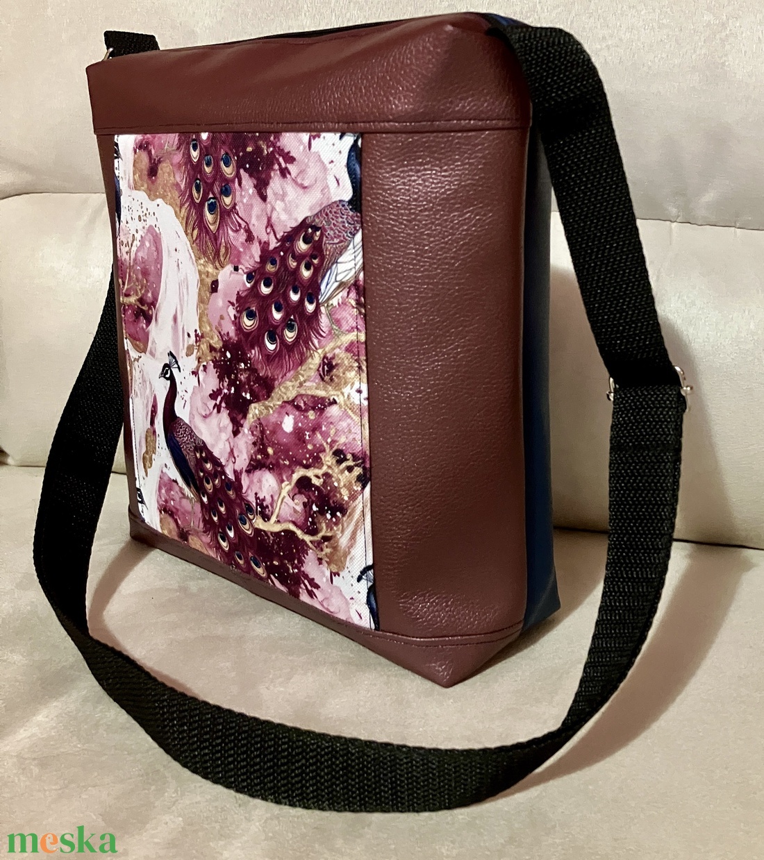 Egyedi bordó páva mintás oldaltáska - táska & tok - kézitáska & válltáska - vállon átvethető táska - Meska.hu