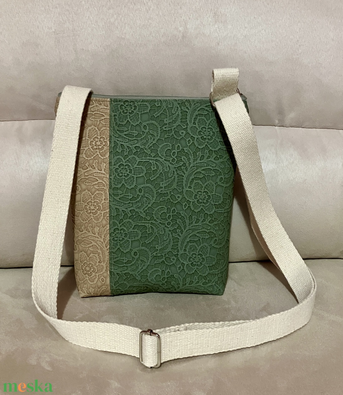 Egyedi zöld-bézs alkalmi oldaltáska - táska & tok - kézitáska & válltáska - vállon átvethető táska - Meska.hu