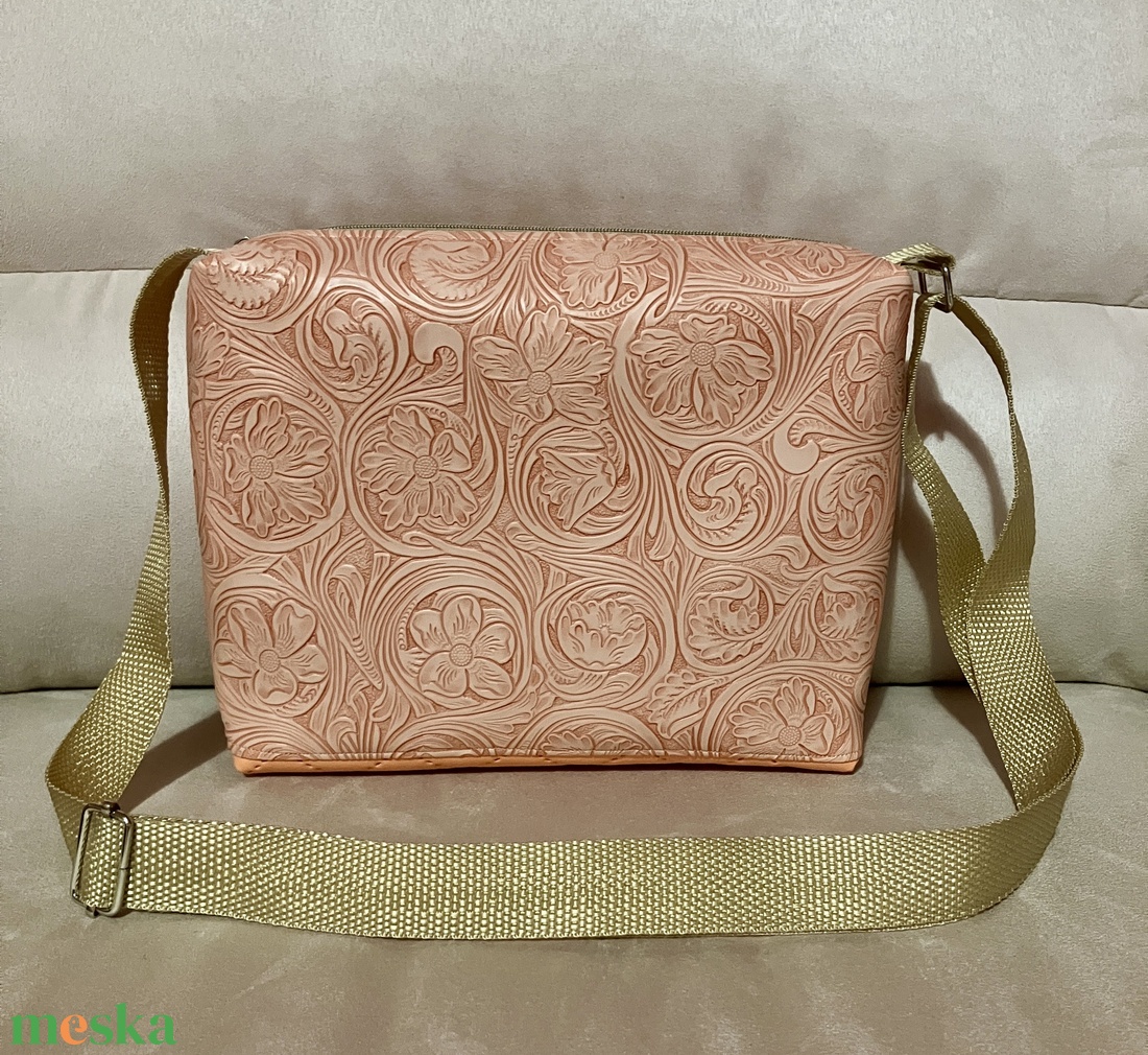 Barack műbőr crossbody táska - táska & tok - kézitáska & válltáska - vállon átvethető táska - Meska.hu